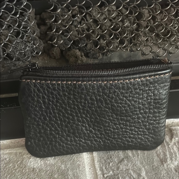 Green and Black Textured Leather Clutch - Picture 3 of 4